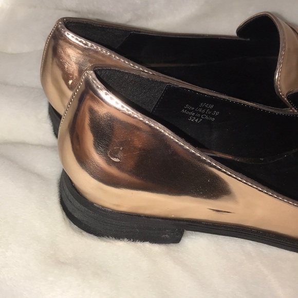 ⬇️🆕Rose gold metallic pointed loafers - Picture 3 of 5